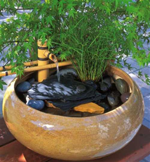 Другой крытый бамбуковый фонтан в японском стиле