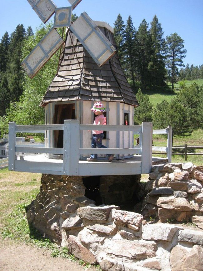 Детский игровой домик в виде ветряной мельницы