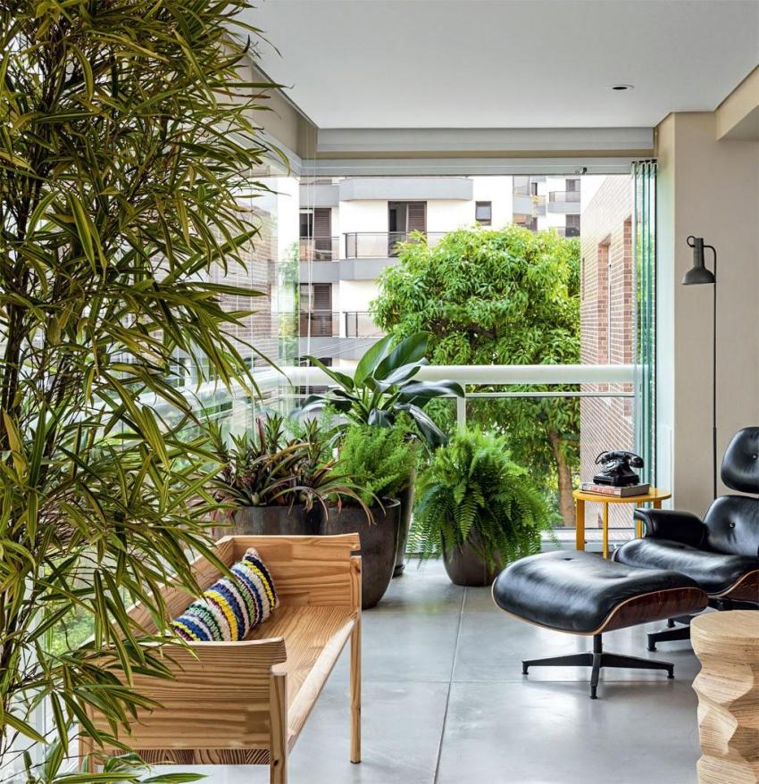 Благодаря растениям зимнего сада обогащенный кислородом балкон можно использовать как спальню, столовую или кабинет
